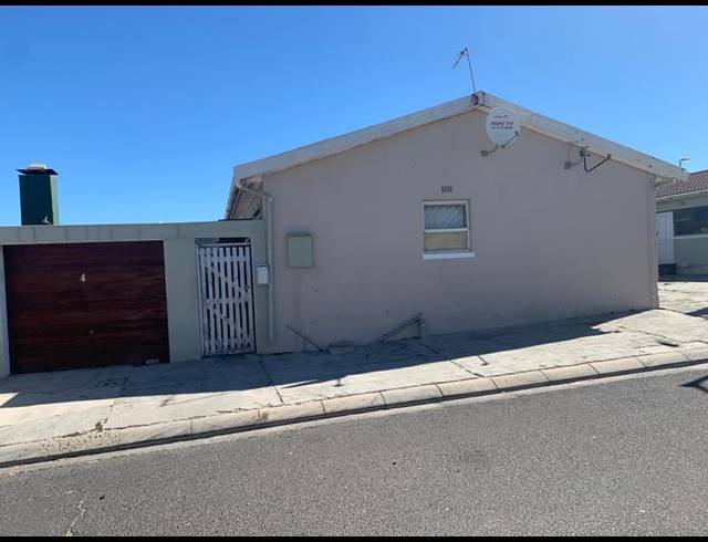 5 BEDROOM HOUSE FOR SALE IN PORTLANDS